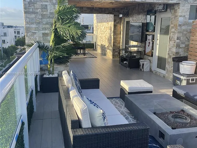10331 NW 64th Ln — Photo 7