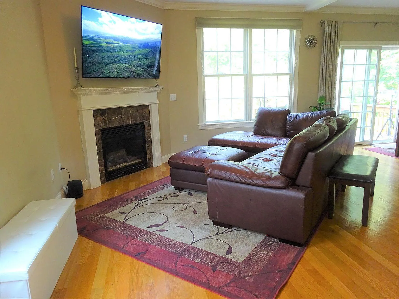 2 bed, 2.5 bath, 1600 sqft, $3,250 — Photo 2