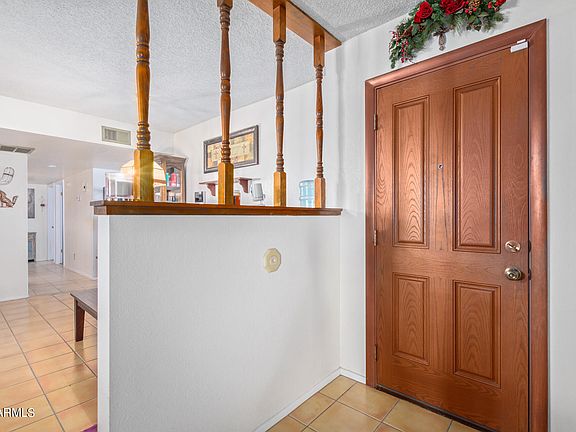 5th image of 426 E VIOLA Street E