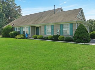 72 Skyline Dr, Lakewood, NJ 08701