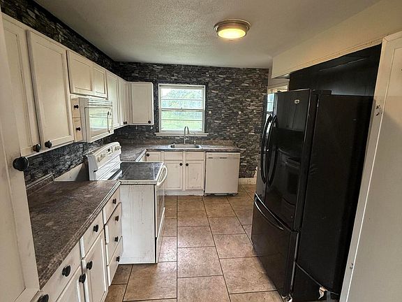 3rd image of 17148 10th St NE