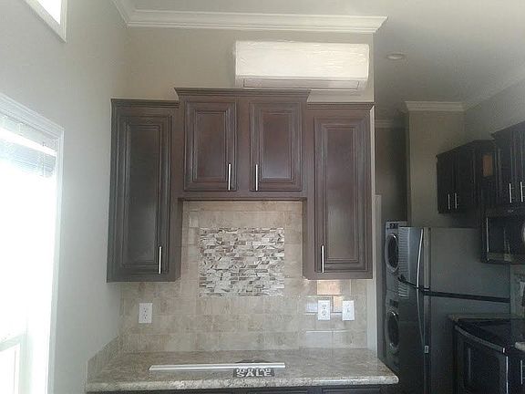 3rd image of 1363 Lakeshore Dr N