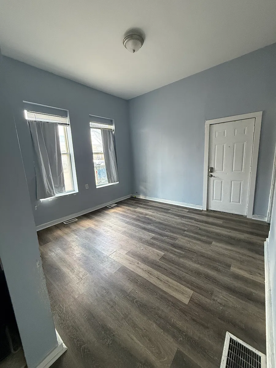 Building Photo - 2101 S Marshall Blvd #1E