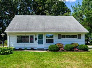 572 Woodmere Dr, Berea, OH 44017