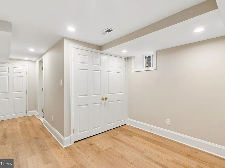 418 Murdock Rd — Photo 36