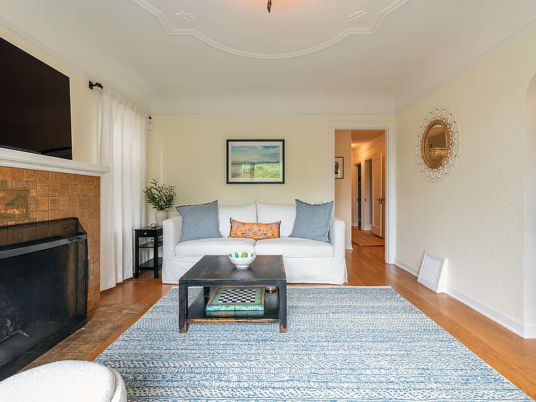 7514 E Green Lake Dr N — Photo 12