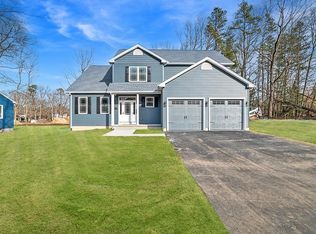 135 W Crystal Brook Dr, Springfield, MA 01118