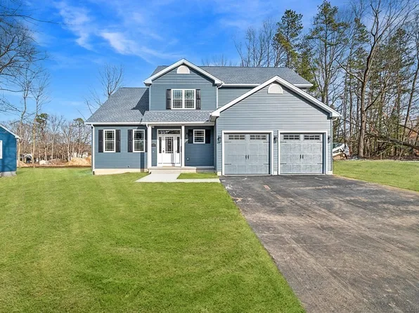 135 W Crystal Brook Dr, Springfield, MA 01118