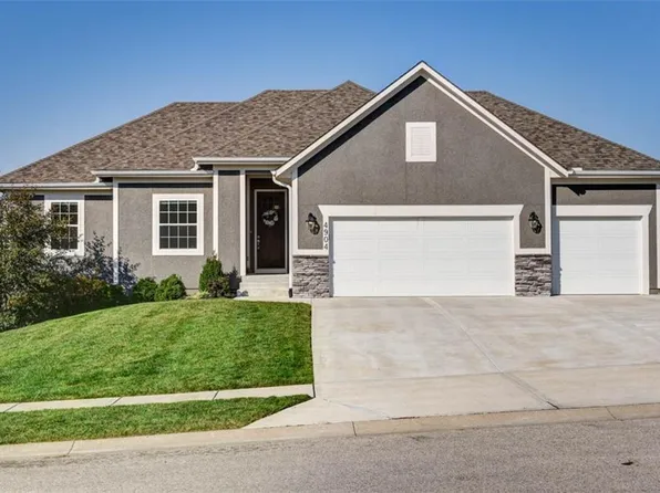 4904 Longview St, Shawnee, KS 66218