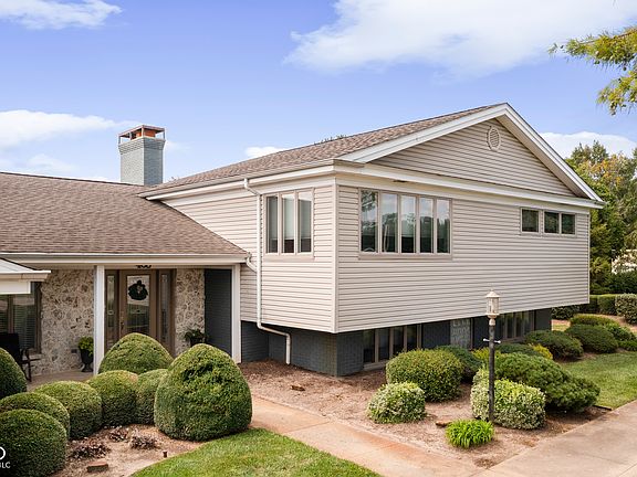 3rd image of 465 Lasher Dr