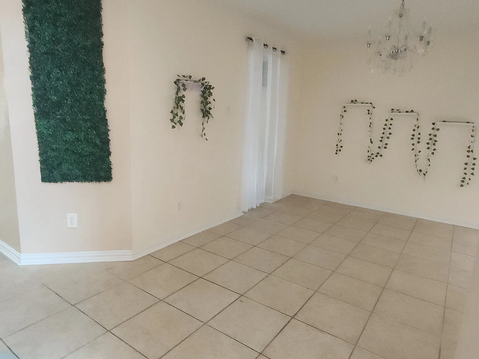6 bed, 3284 sqft, $2,800 — Photo 4