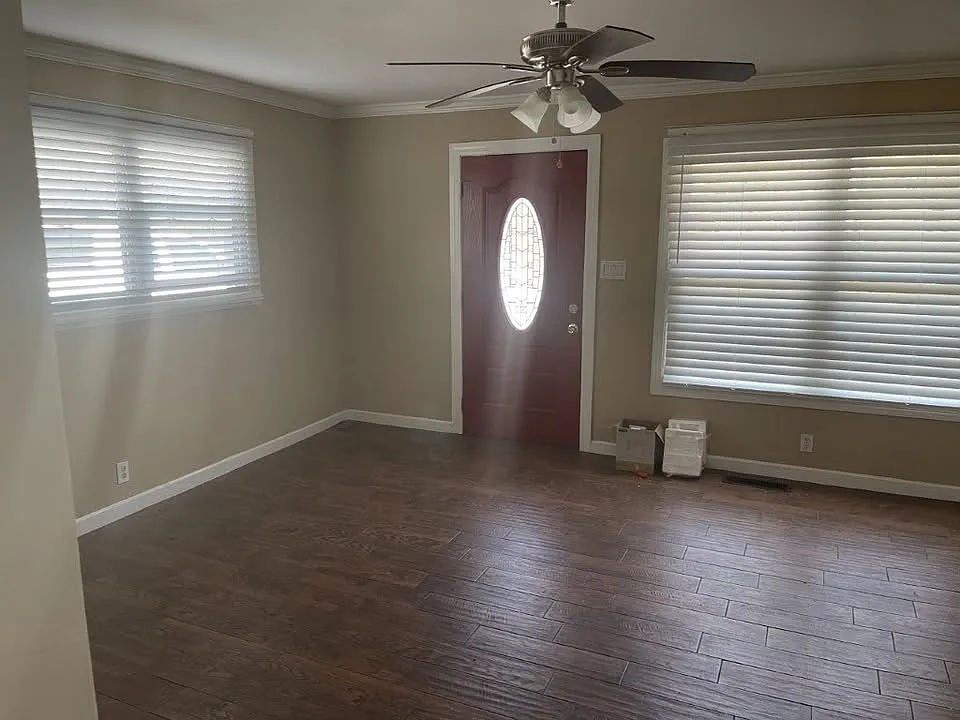 2 bed, 1020 sqft, $1,300 — Photo 2