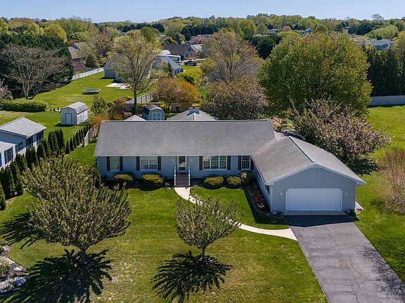 2nd image of 30915 Edgewood Dr
