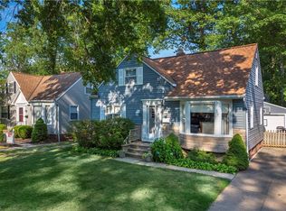 525 Huntmere Dr, Bay Village, OH