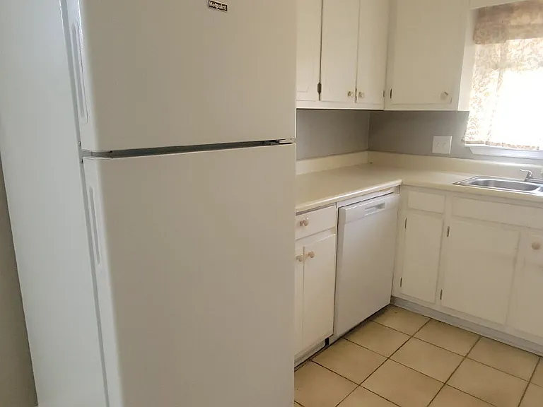 1502 Barrington Rd NW #B — Photo 7