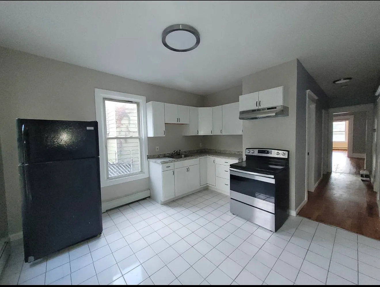 4 bed, $2,500 — Photo 4