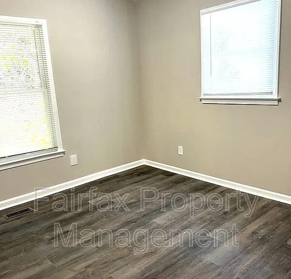 1112 E Lawson St #B — Photo 14
