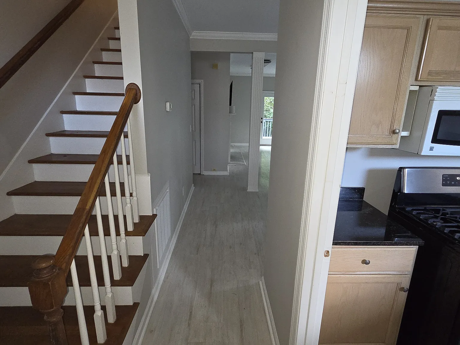 3 bed, 2.5 bath, 1818 sqft, $3,000 — Photo 2
