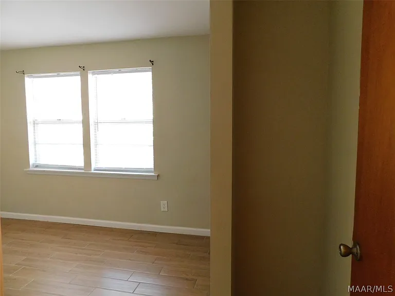 733 Gillespie St — Photo 17