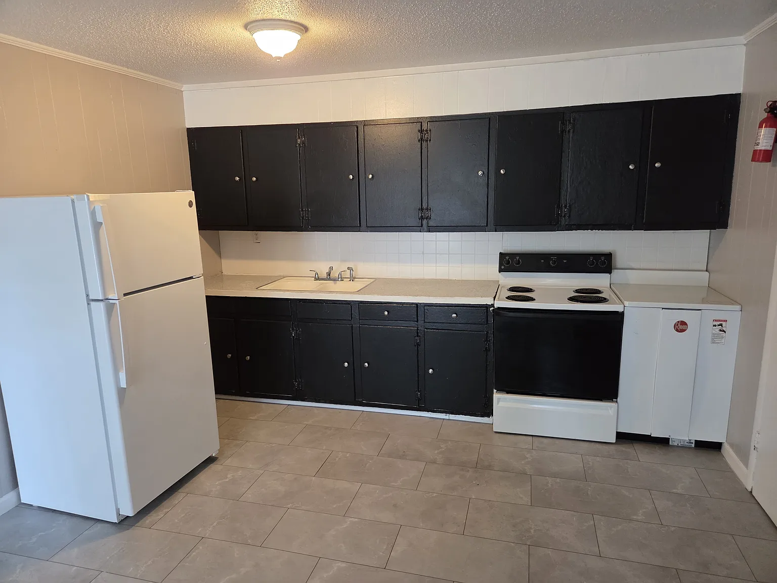 Avenue E Apartments - A8 — Photo 3