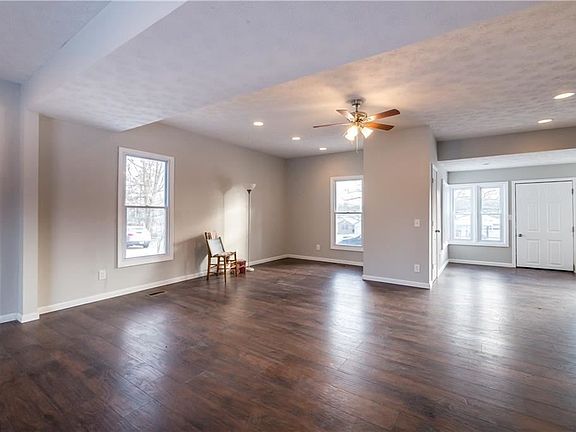 4th image of 10931 North St