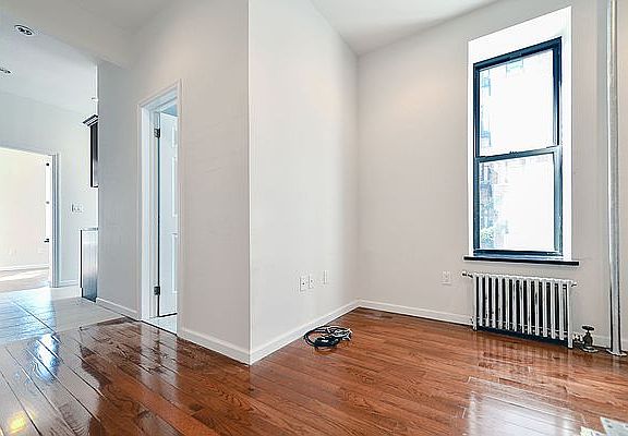 2nd image of 144 Orchard St