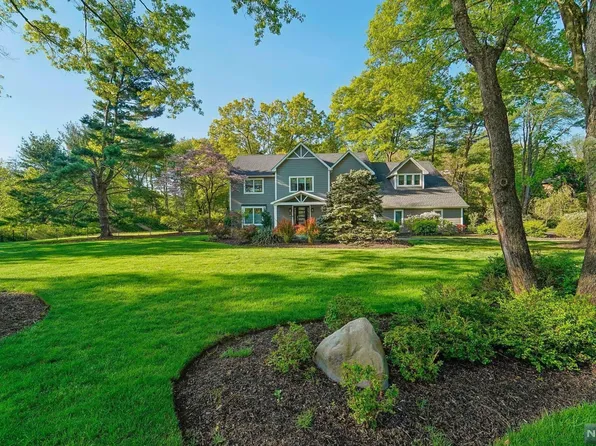 1 Westwind Ct, Saddle River, NJ 07458