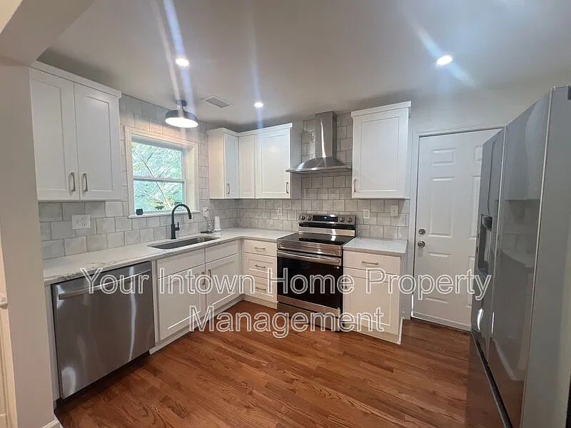 4 bed, 2.0 bath, 1859 sqft, $2,495 — Photo 4