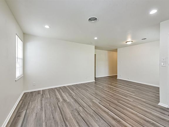 4th image of 10214 Glenmawr Dr