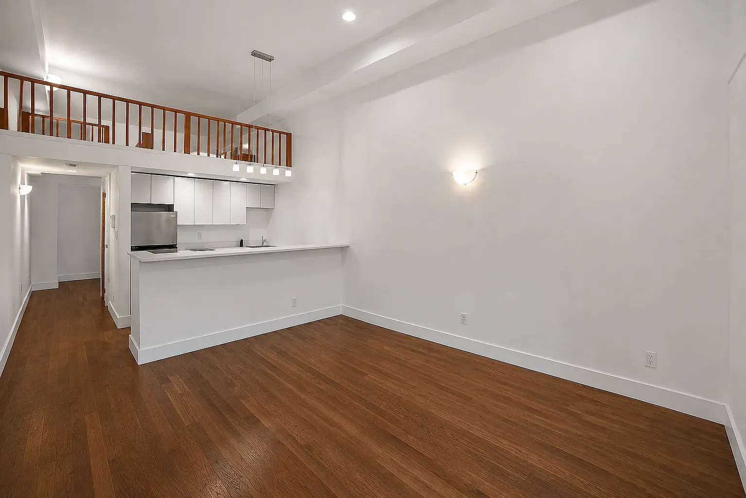 213 East 37th Street — Photo 2