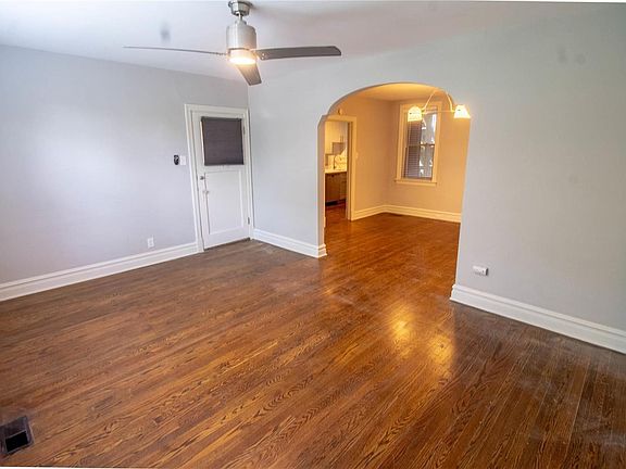 3rd image of 5001 Oleatha Ave APT 2E