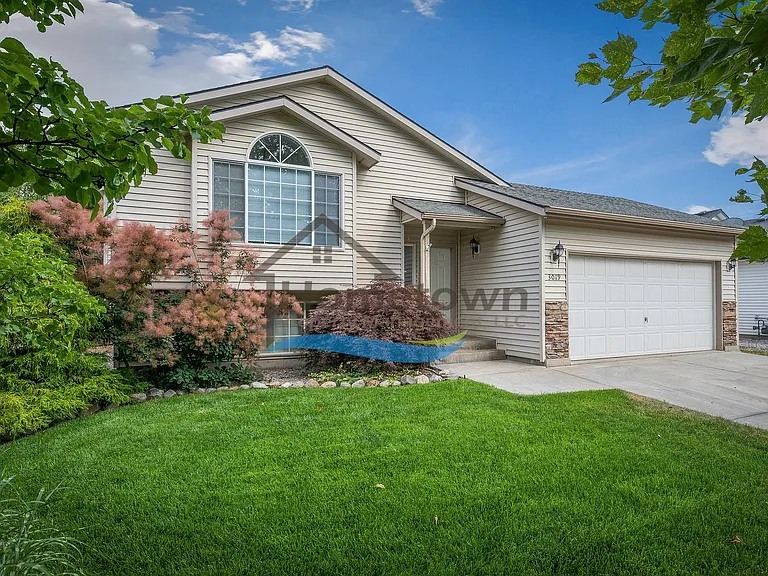 3019 N Alfalfa Loop #1 — Photo 4