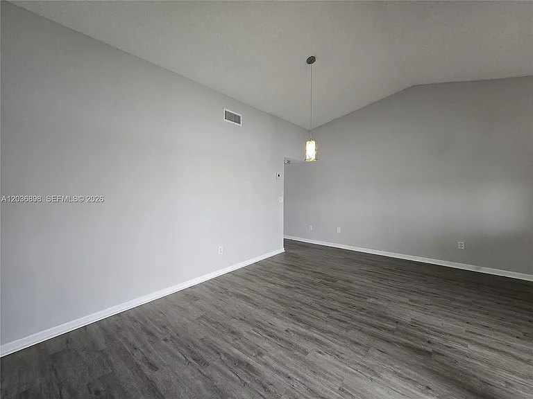 1024 S Independence Dr #1024E — Photo 12