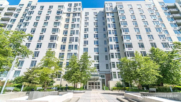 Sold by Silverstone Group USA Corp. | media 85