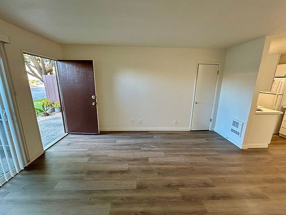 4th image of 1000-1042 W Orange St #1012-D05