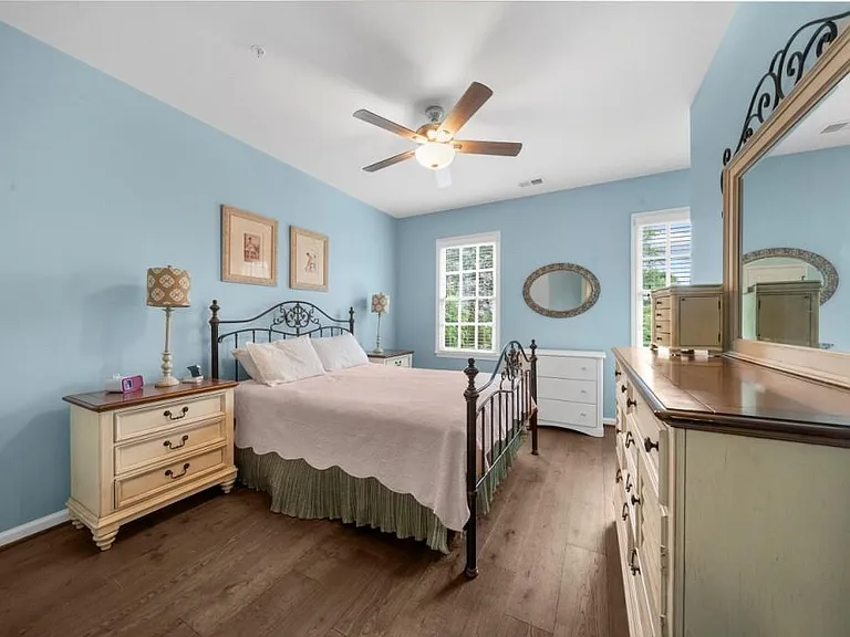 410 Rose Garden Ln — Photo 40
