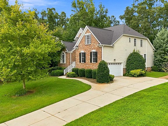 3rd image of 100 Yorkswell Ln