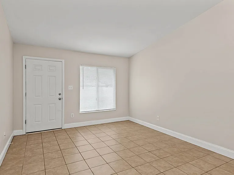 2551 Vale Ct — Photo 3