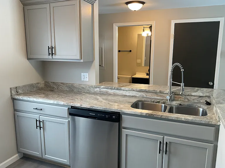 2086 Chapel Dr — Photo 5