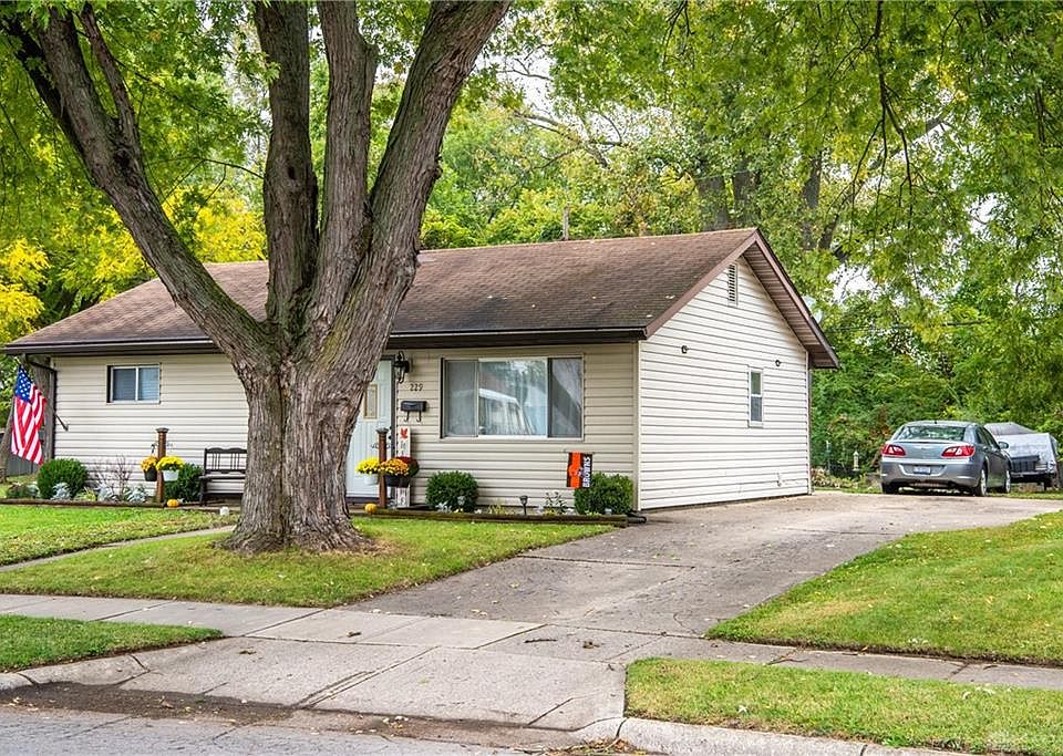 1st image of 229 Marchmont Dr