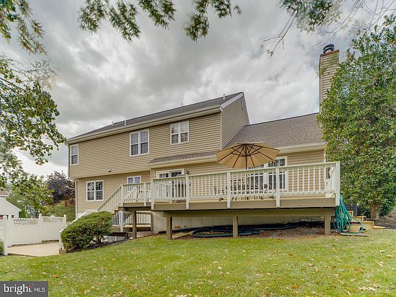 5th image of 35 Pin Oak Dr