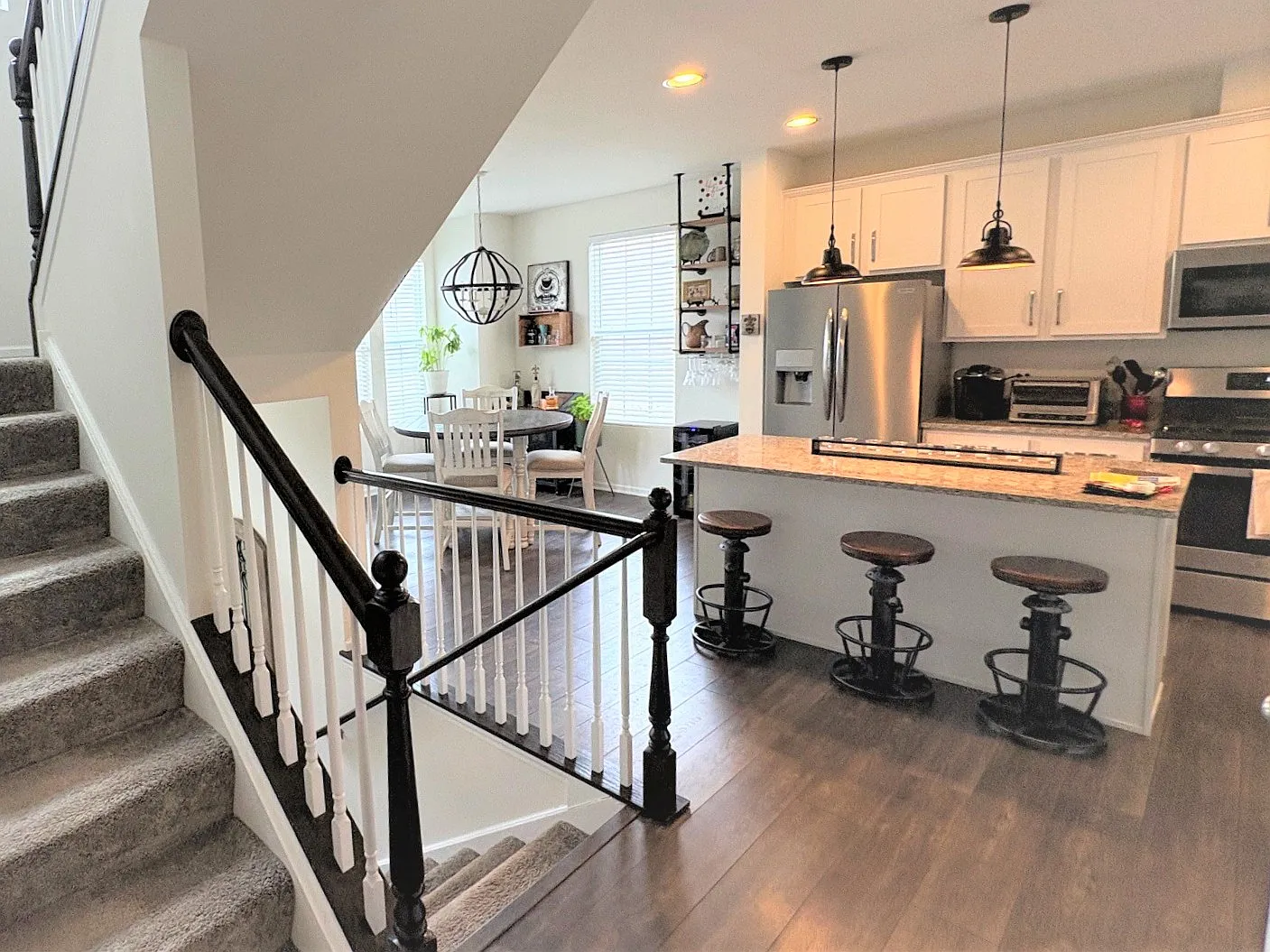 3 bed, 2.5 bath, 1976 sqft, $3,400 — Photo 4