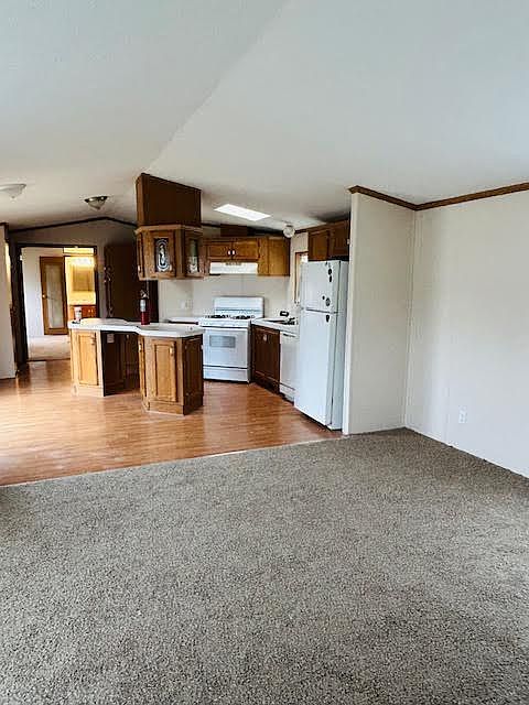 2nd image of 192 Scarlet Oak Ln