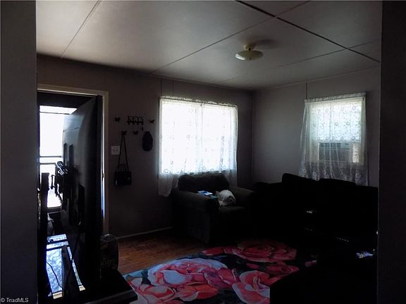 5th image of 200 Willowood Dr