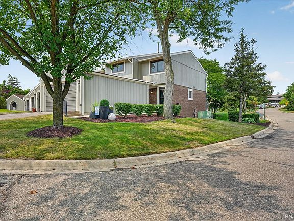 2nd image of 1060 Bristol Ct