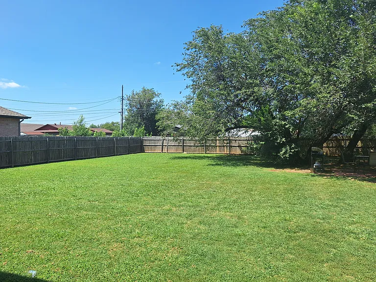 813 NW 109th St — Photo 22