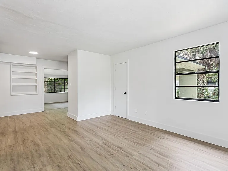 206 Edison Dr — Photo 6