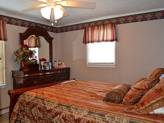 4th image of 575 Iris Ln