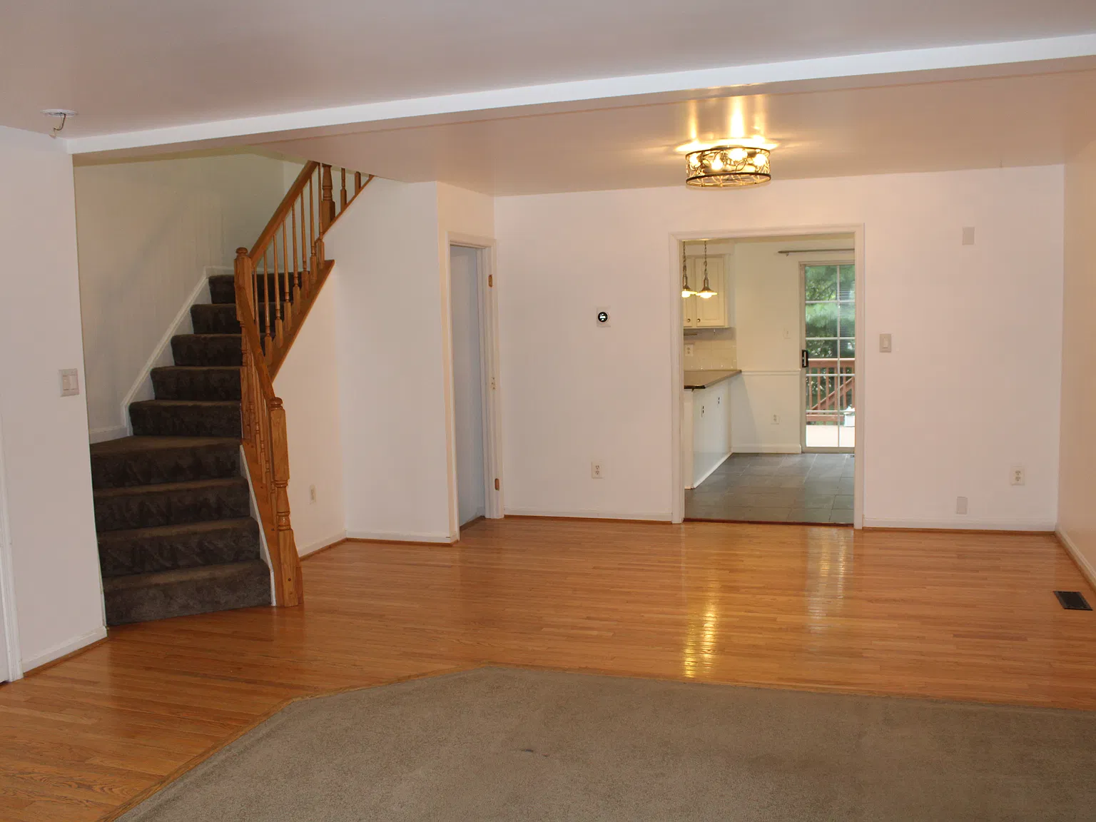 3 bed, 2016 sqft, $2,900 — Photo 3