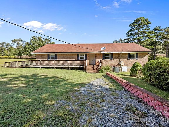 4th image of 945 Alvin Hough Rd